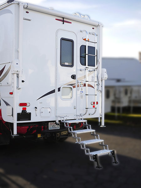  ALL TERRAIN LANDING GEAR STABILIZES STEPS ON UNEVEN TERRAIN